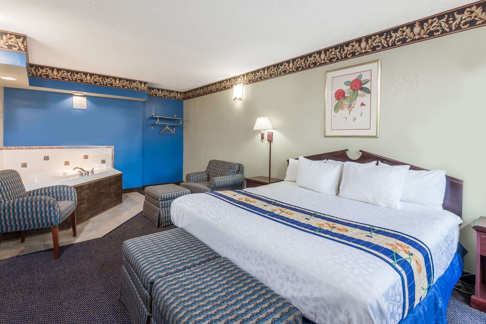 Days Inn & Suites by Wyndham Youngstown Girard Ohio - photo 17