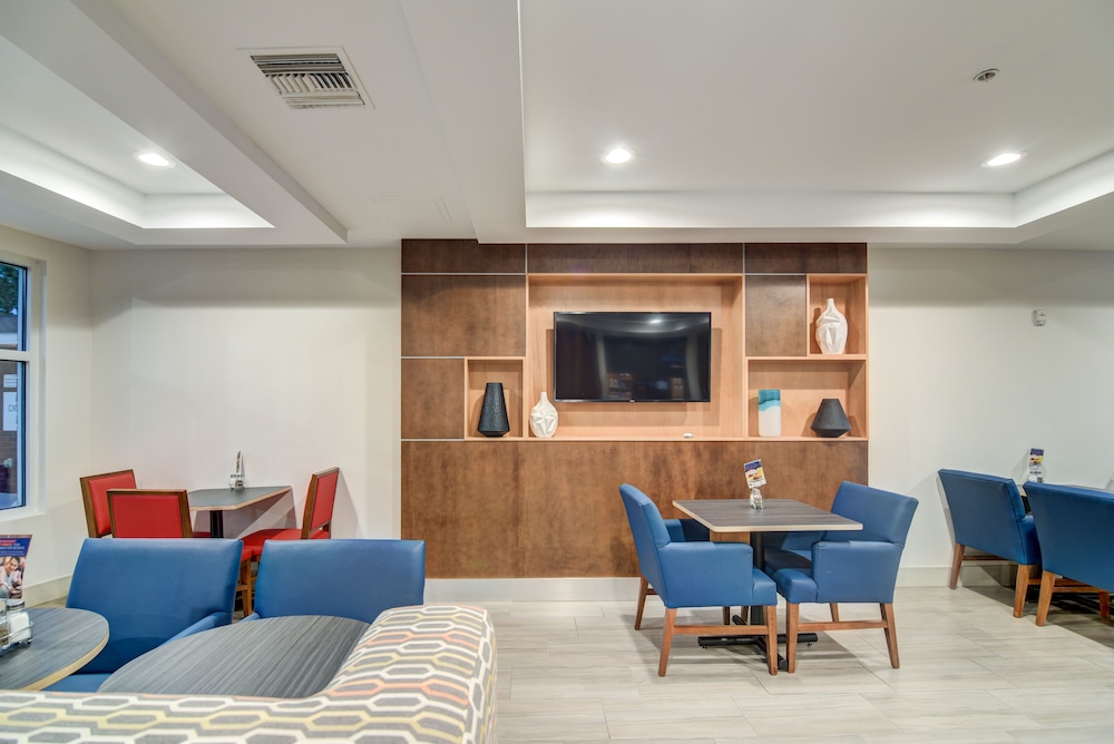 Holiday Inn Express & Suites Foley by IHG - photo 56