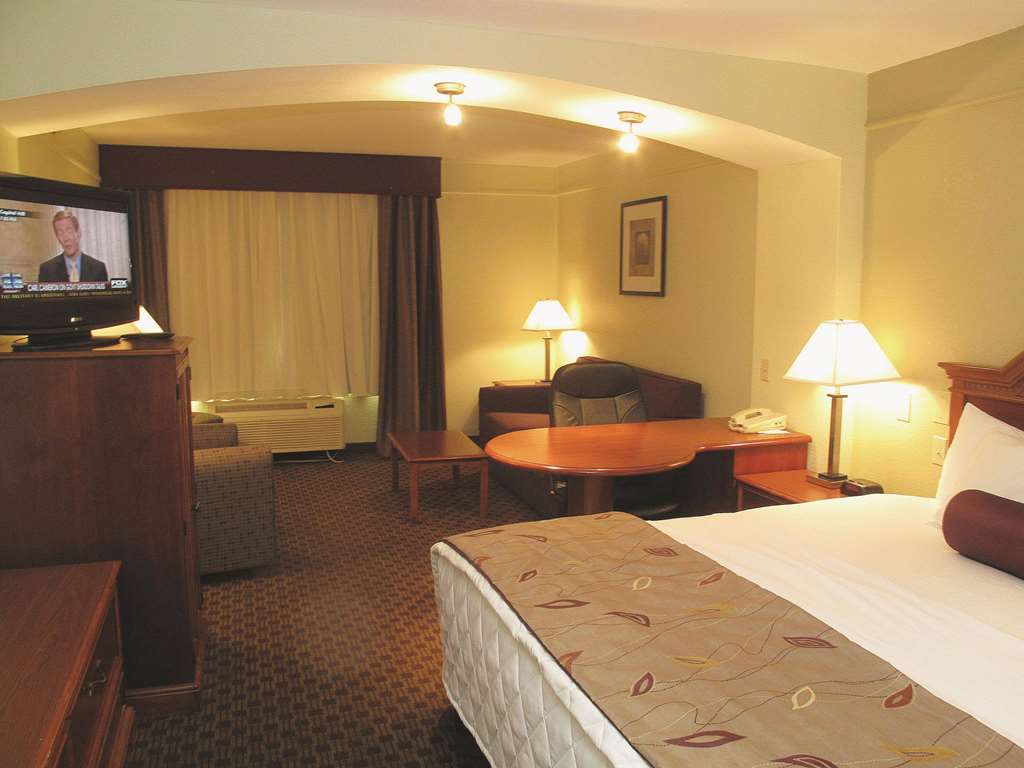 La Quinta Inn & Suites by Wyndham Kerrville - photo 19