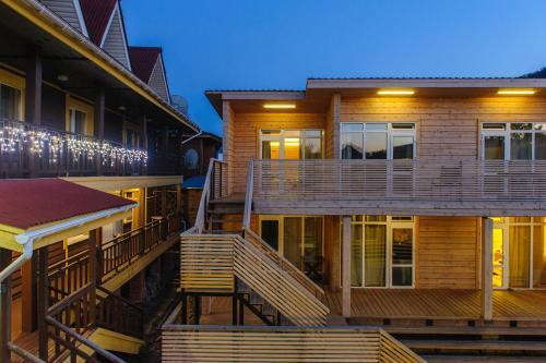 Silver Springs - carbon neutral hotel in Chemal