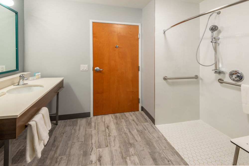 Hampton Inn Belle Vernon - photo 16