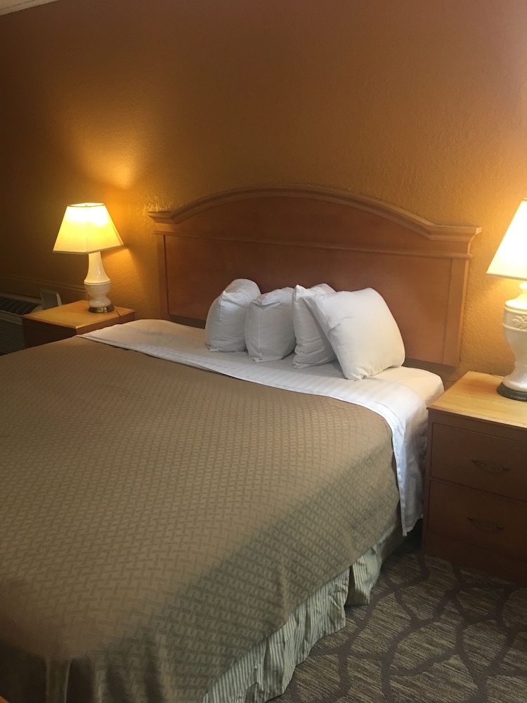 A Victory Hotel Southfield - photo 8