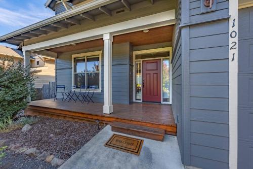 Redtail 3 Bedroom with Spacious Kitchen and Covered Back Deck 30 Day Stay home — 4-Star Luxury Hotel in Hood River, United States