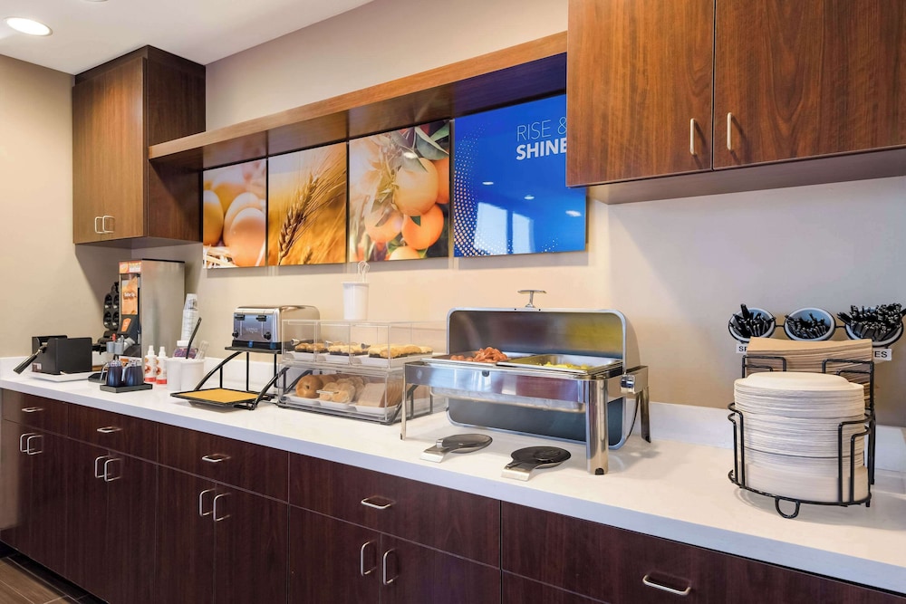 Comfort Inn & Suites Las Vegas Nellis - photo 38
