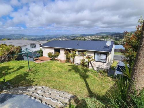 Hilltop Blue Sky House — 4-Star Luxury Hotel in Porirua, New Zealand