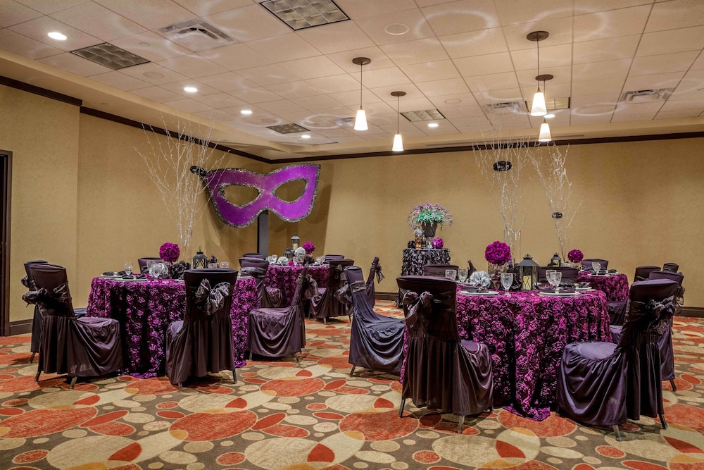Hilton Garden Inn El Paso University - photo 33