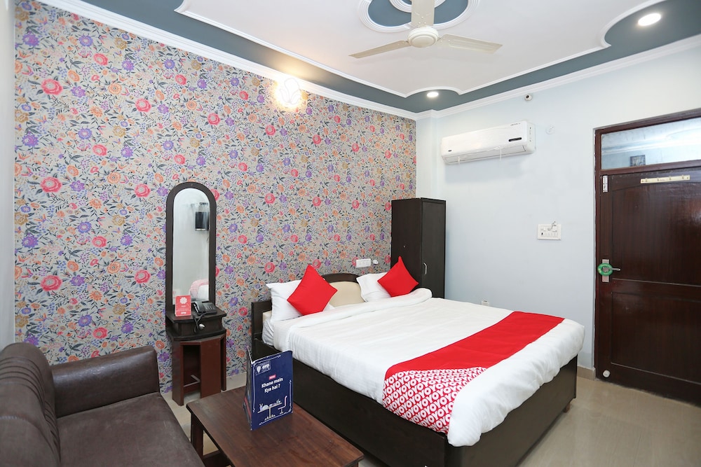 Oyo 22043 Jk Mahal — hotel near Prayagraj Airport