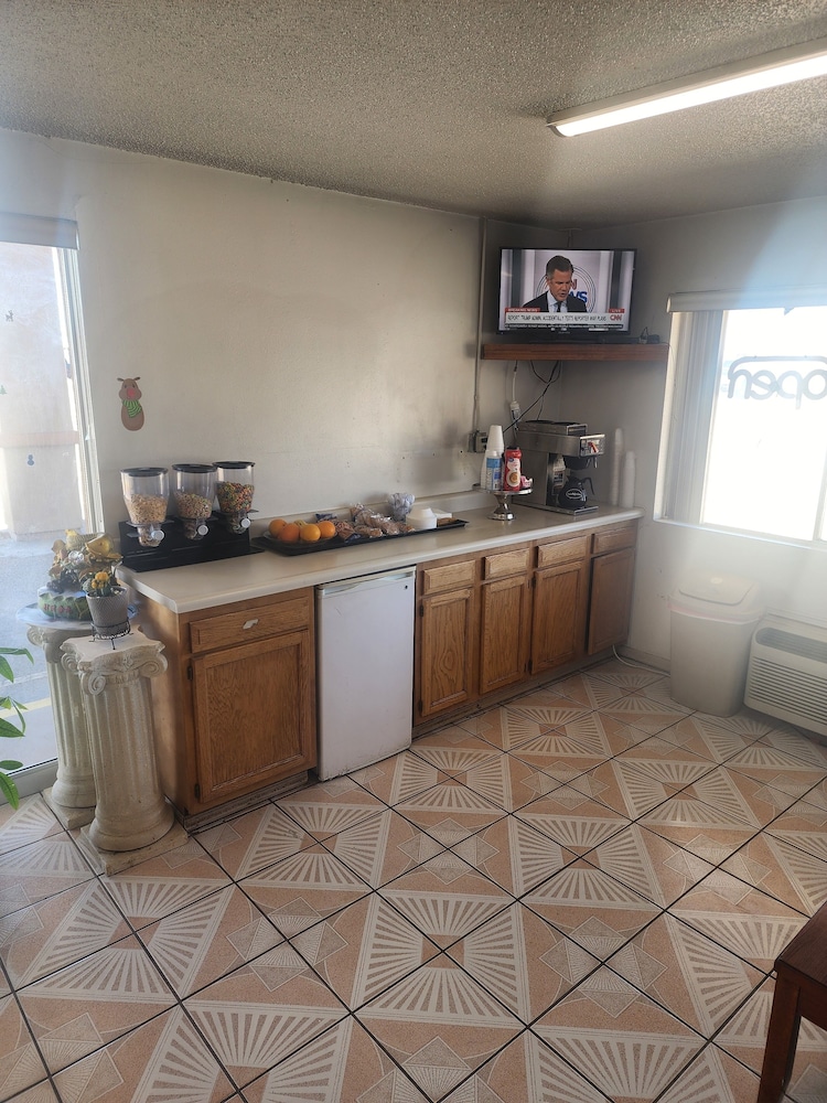 Satellite Inn - photo 22