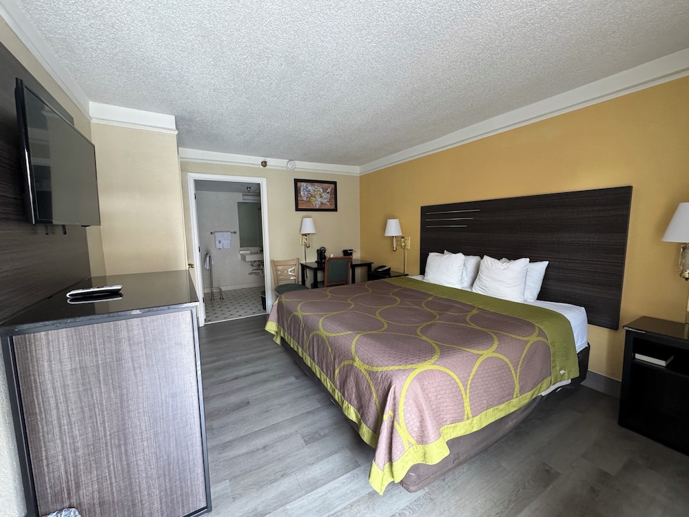 Super 8 by Wyndham Savannah - photo 20