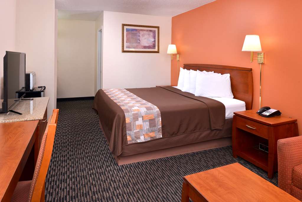 Americas Best Value Inn Sullivan - photo 6