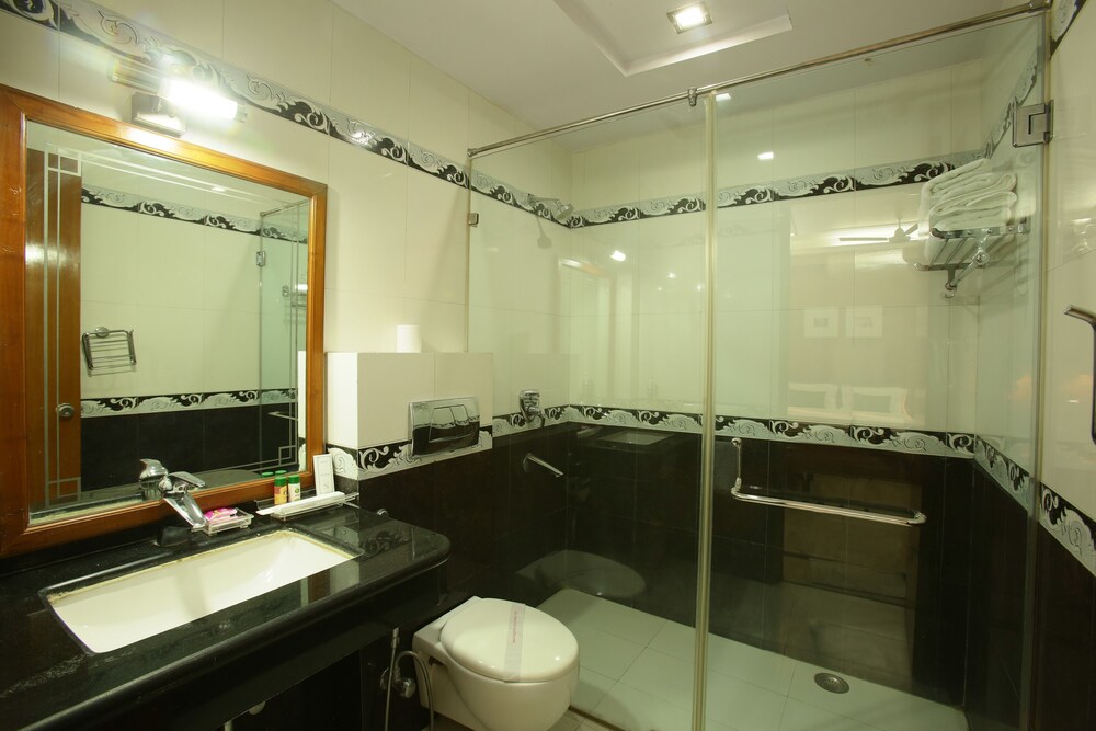 Emblem Hotel Sector 14 Gurgaon