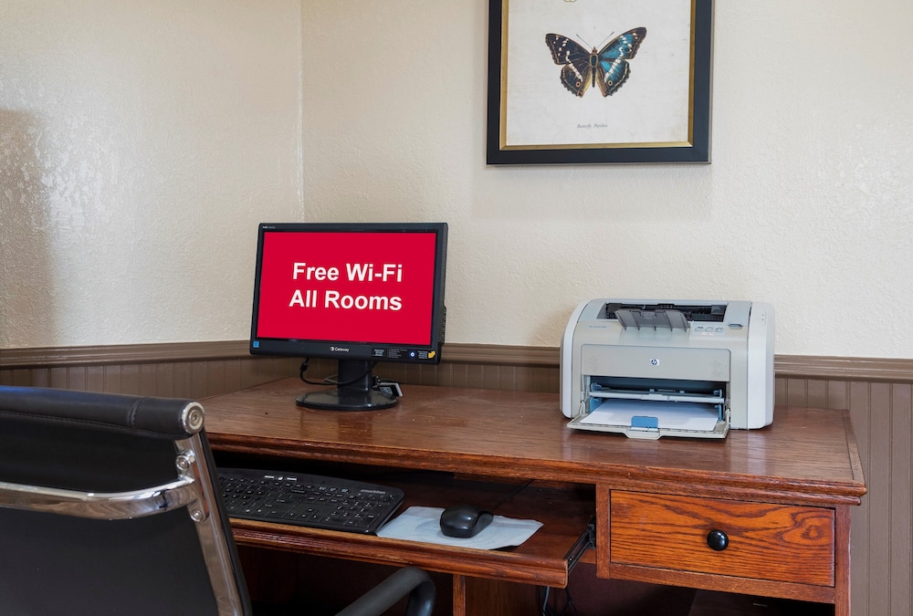 Red Roof Inn Meridian - photo 31