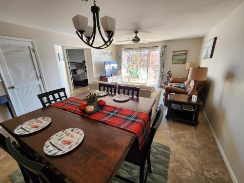 Peaceful 1st floor lakeside condo minutes from Osage Beach and Ozark State Park — 4-Star Luxury Hotel in Festus, United States
