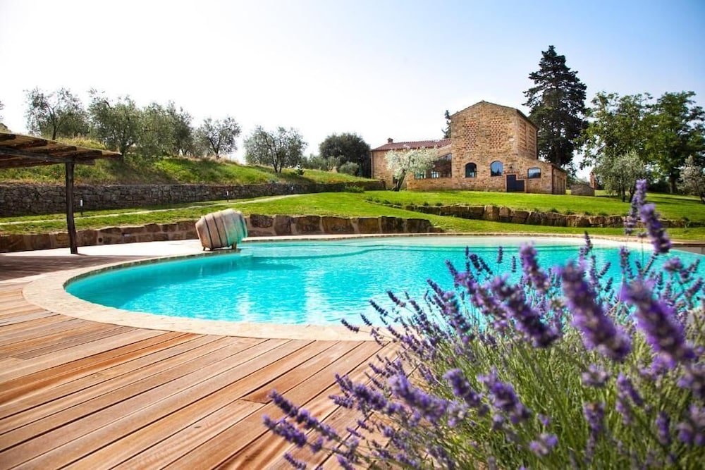 Villa Meraviglia With Pool And Ac — 4-Star Luxury Hotel in Poggibonsi, Italy
