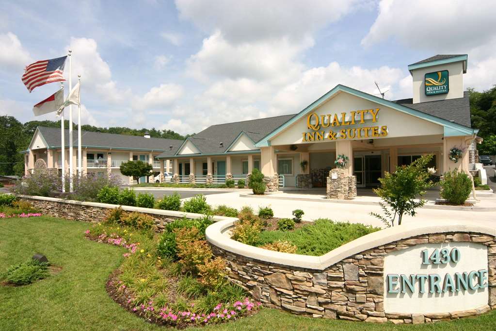Quality Inn & Suites Biltmore East - photo 2
