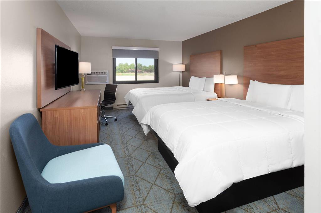 Baymont by Wyndham Oshkosh Airport - photo 17