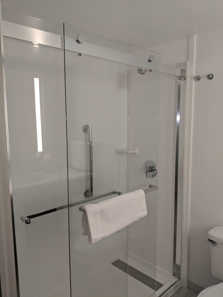 Hilton Garden Inn Chicago North Shore Evanston - photo 36