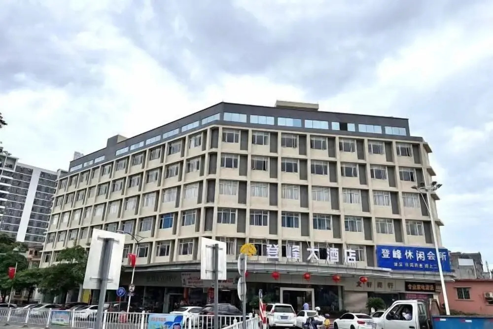 Dengfeng Business Hotel — hotel in Huaicheng
