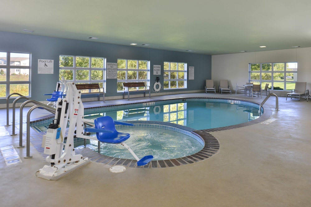 Holiday Inn Express and Suites Stevens Point by IHG - photo 21