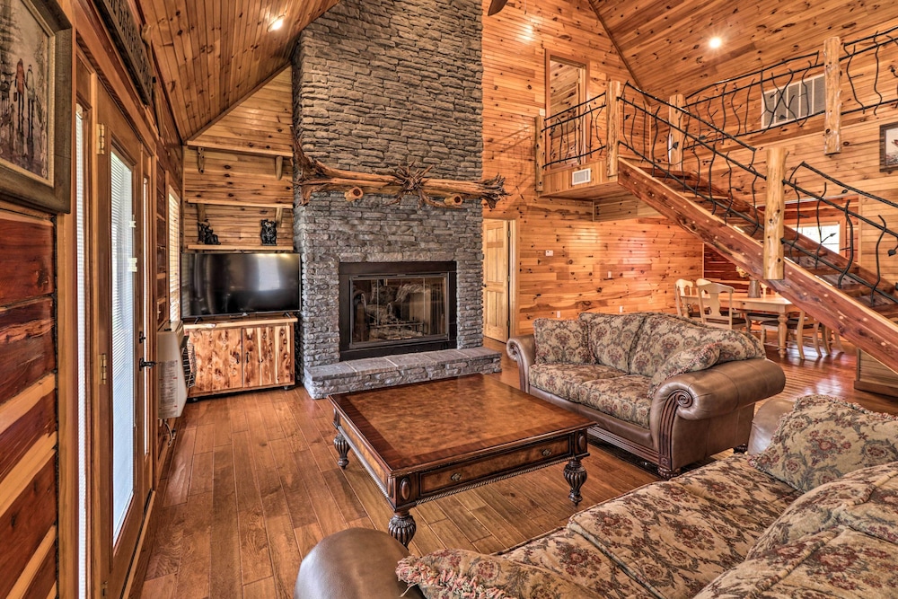 Marfly Retreat Remote White River Getaway — Mountain View