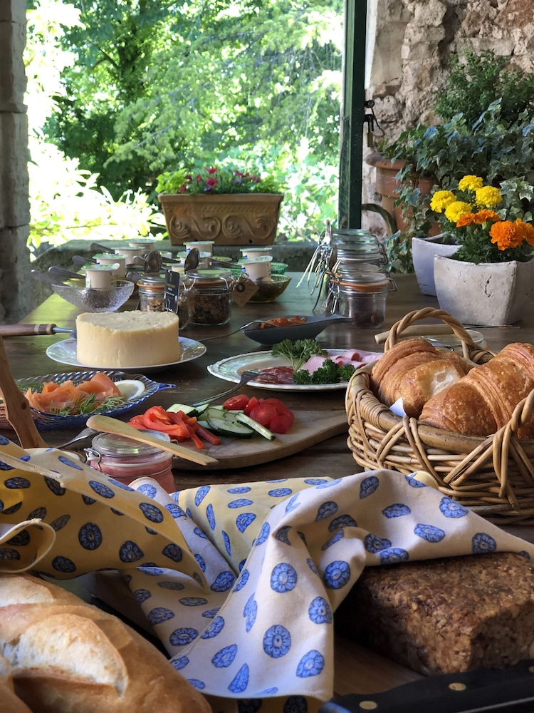 Domaine De Brousson — La Tour Sur Orb