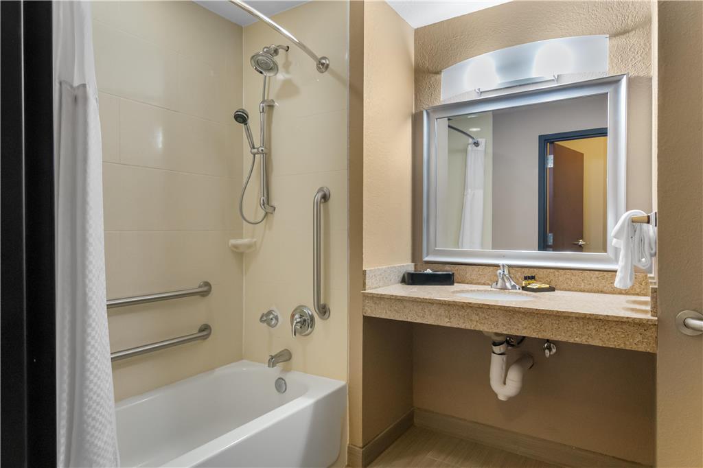 Best Western Plus Hiawatha Hotel - photo 34