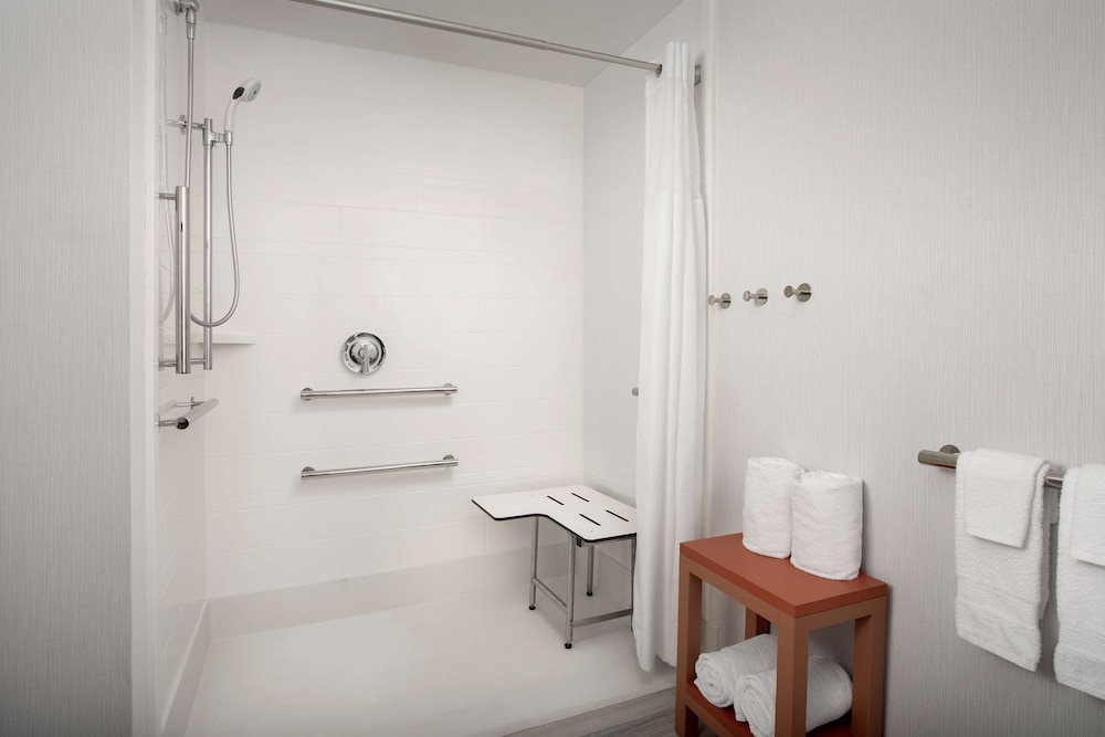 Hampton Inn Duncan - photo 25