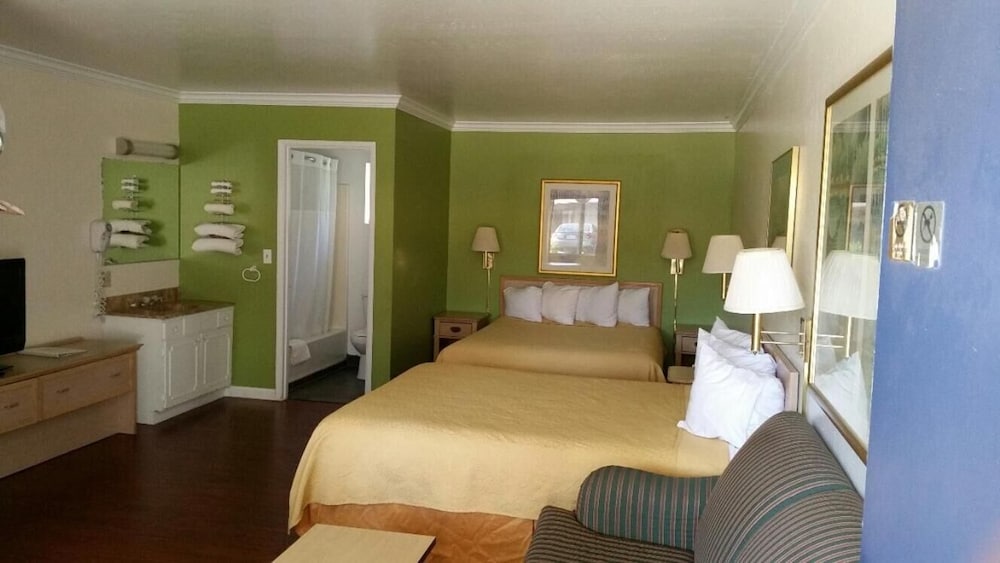 Kelseyville Motel - photo 18