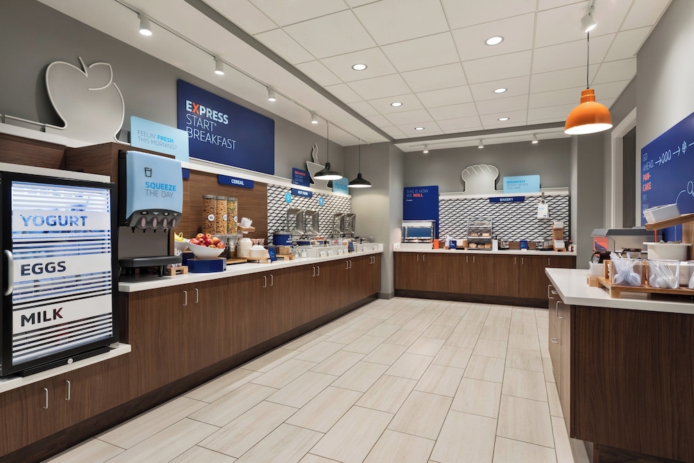 Holiday Inn Express and Suites Rhinelander by IHG - photo 51
