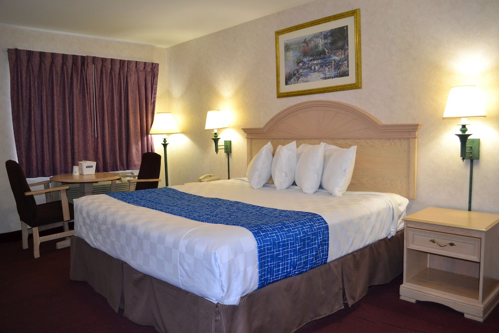 Travelodge by Wyndham Niagara Falls in Niagara Falls, United States
