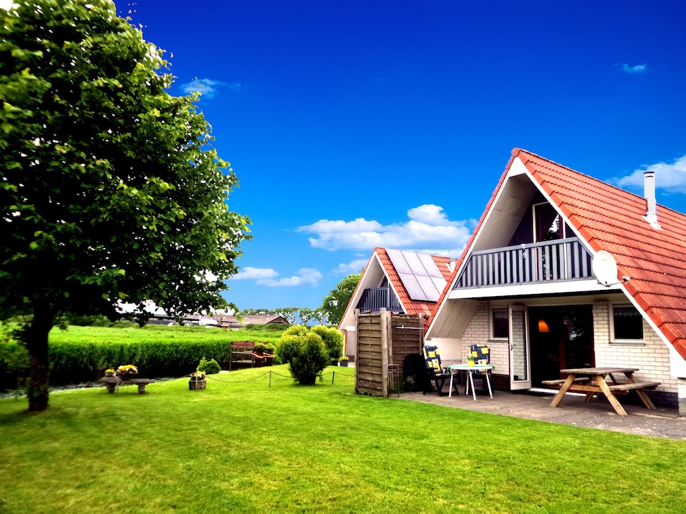 Leonie 6 pers holiday home with a large garden close to the Lauwersmeer — 4-Star Luxury Hotel in Kollum, Netherlands