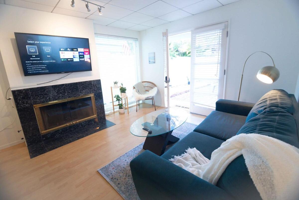 King Oasis Steps To Beach with Garden Patio in Venice, United States