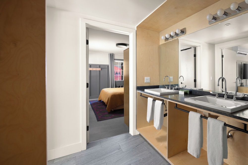 The Coachman Hotel - photo 81