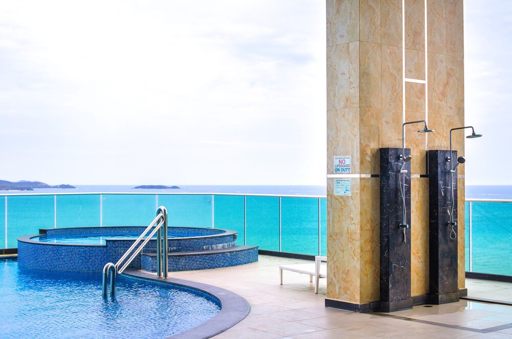 Cosy Beach View Apartments — 4-Star Luxury Hotel in Pattaya, Thailand