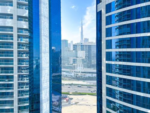 2BR Apartment in Paramount Tower - last minute hotel in Dubai