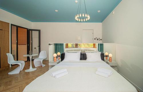 Panoramic Studio Apt in Tbilisi Center By Wehost