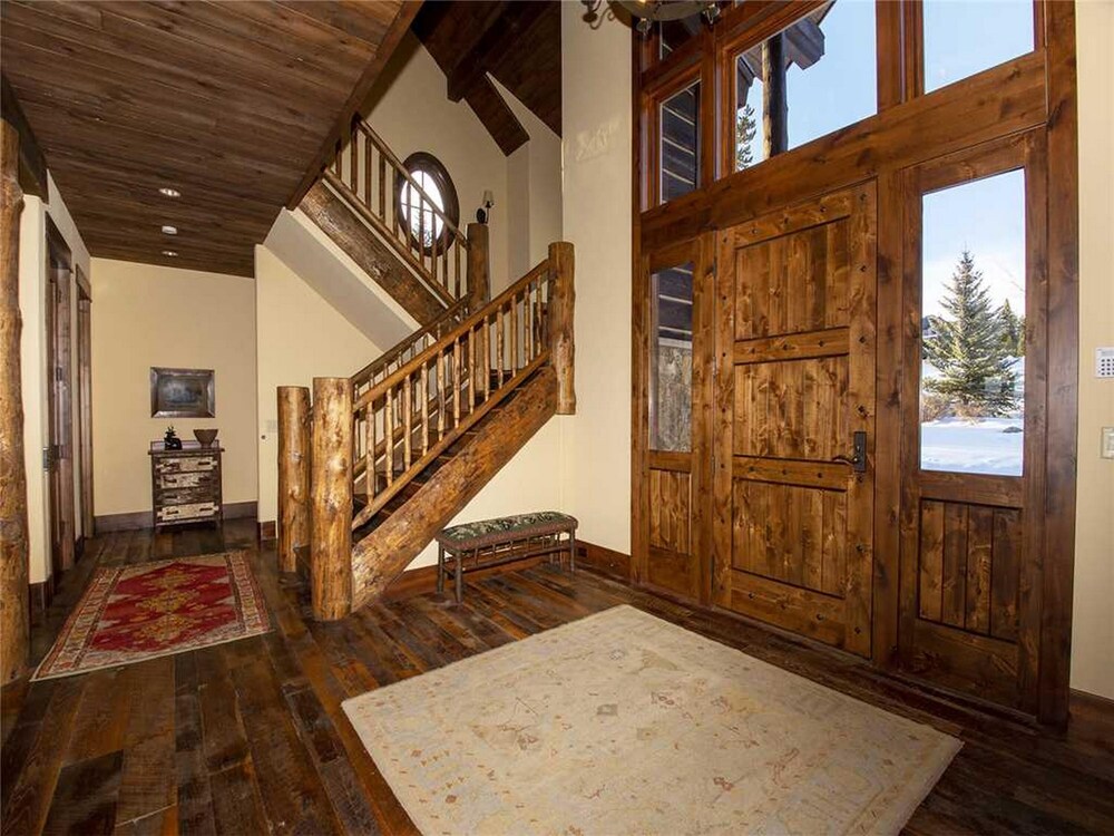 492 Golf Course Circle 7 Bedroom Home — 4-Star Luxury Hotel in Granby, United States
