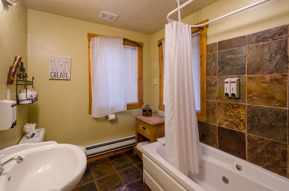 Idyllwild Bunkhouse - photo 33