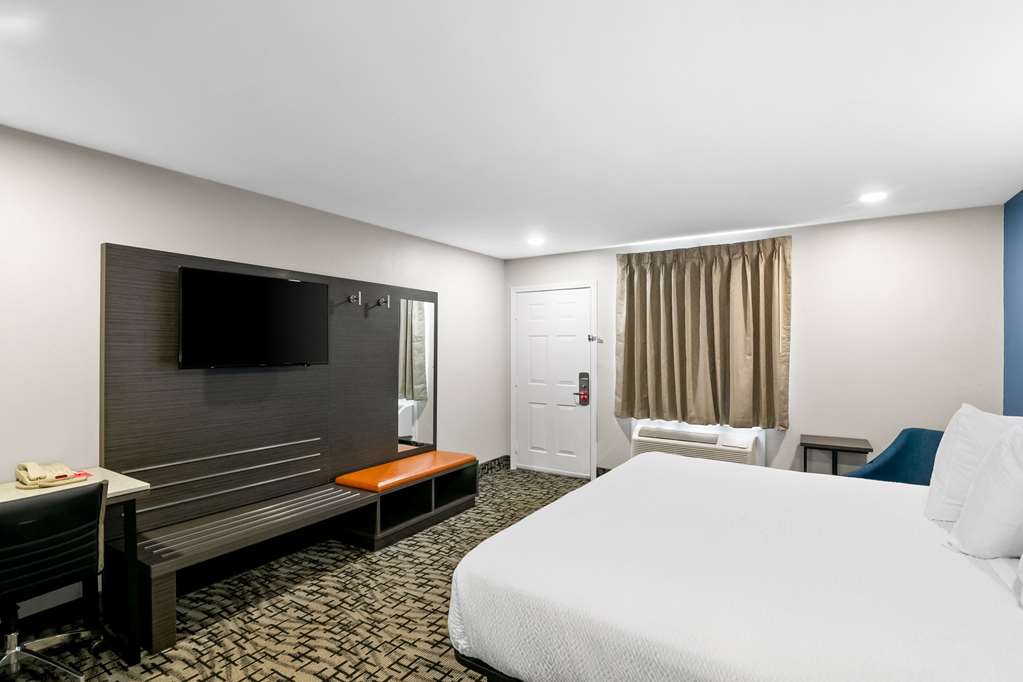 Econo Lodge Bethel Danbury - photo 14