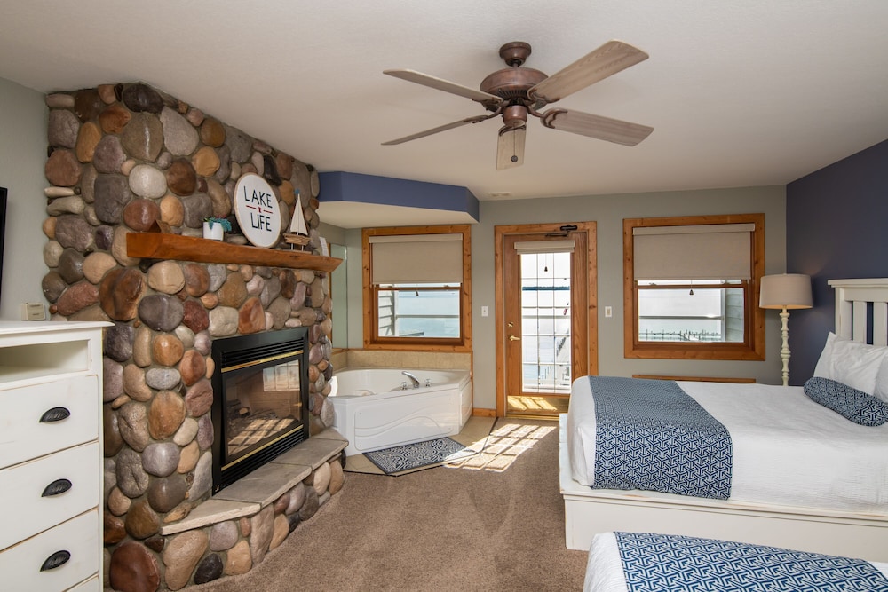 Quarterdeck Resort & Restaurant - photo 28