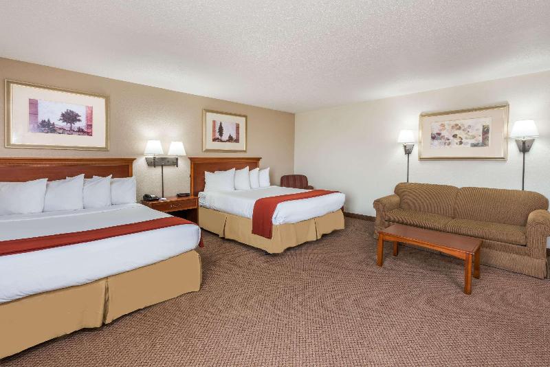 Seasons Inn and Suites Highland - photo 10