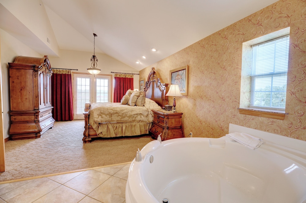 Grand Crowne Resort - photo 16