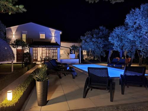 Villa Grace Felice for 8 people with private pool & only 2 km from the beach near Fazana — 4-Star Luxury Hotel in Valbandon, Croatia