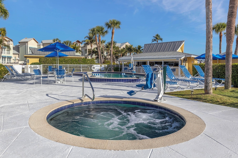 Hilton Vacation Club Charter Club Naples Bay - photo 15