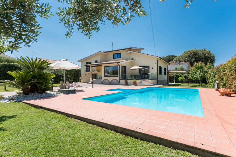 Luxury Suite in Villa with Private Pool Near Rome & Ostia — 4-Star Luxury Hotel in Lido Di Ostia, Italy
