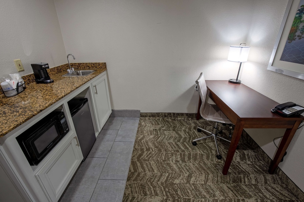 Best Western Plus Vermilion River Inn & Suites - photo 17