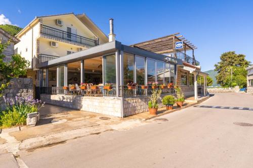 Hotel Max - carbon neutral hotel in Unknown City