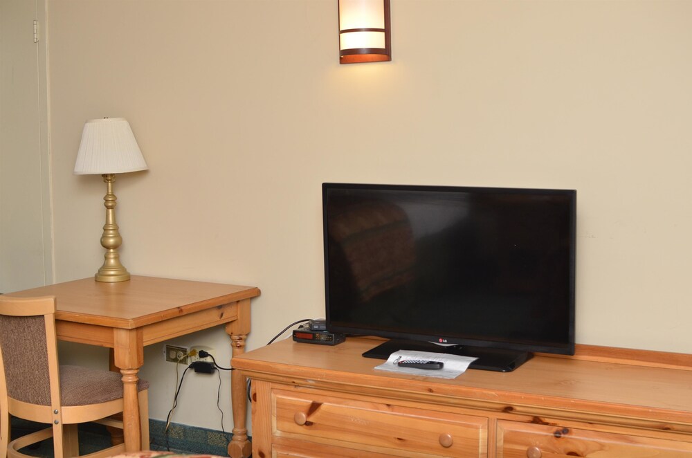 Motel6 Oriskany NY - photo 38