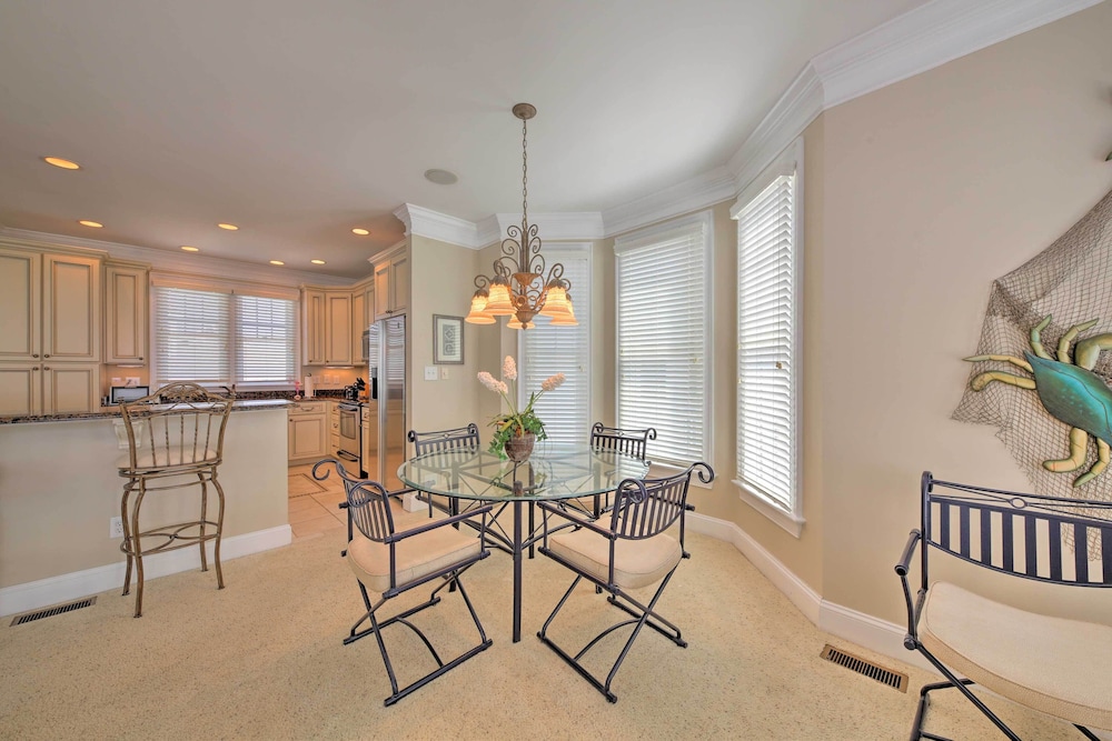 Manteo Waterfront Resort Home with 30 Ft Dock - photo 5