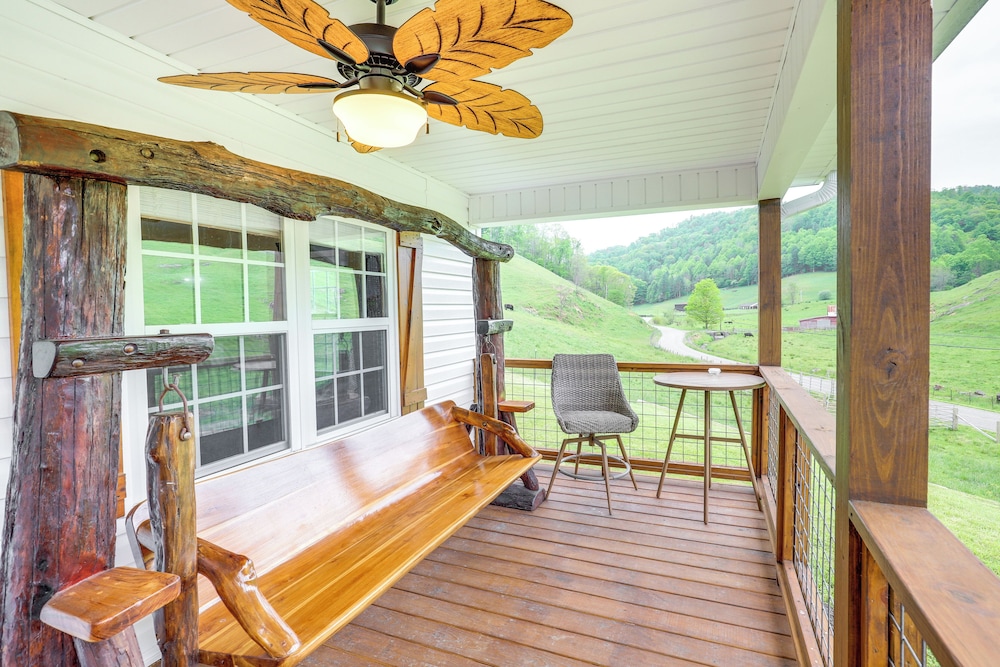 Hike & Relax: Blue Ridge Mountain Retreat — hotel in Burnsville